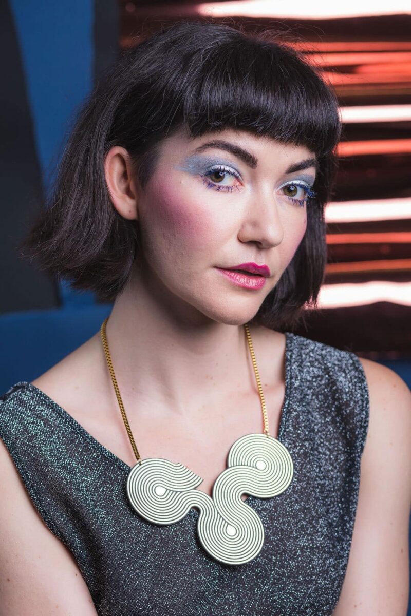 DECO FLEX Disco Curve Necklace